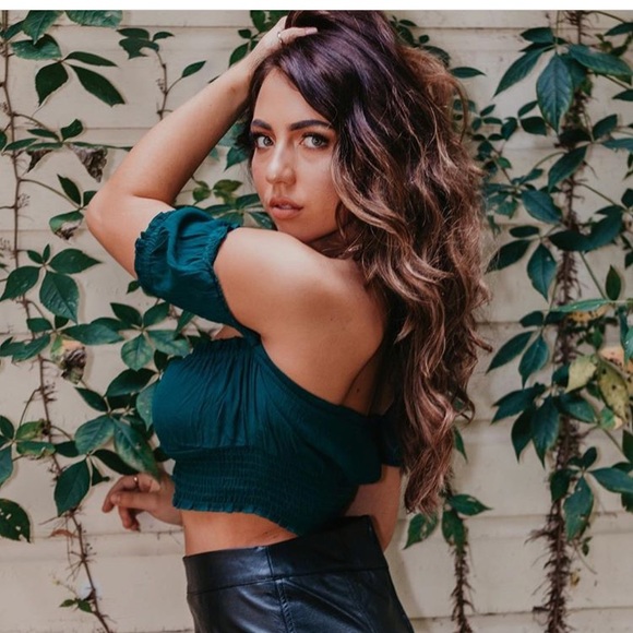 Crop top - Picture 2 of 3